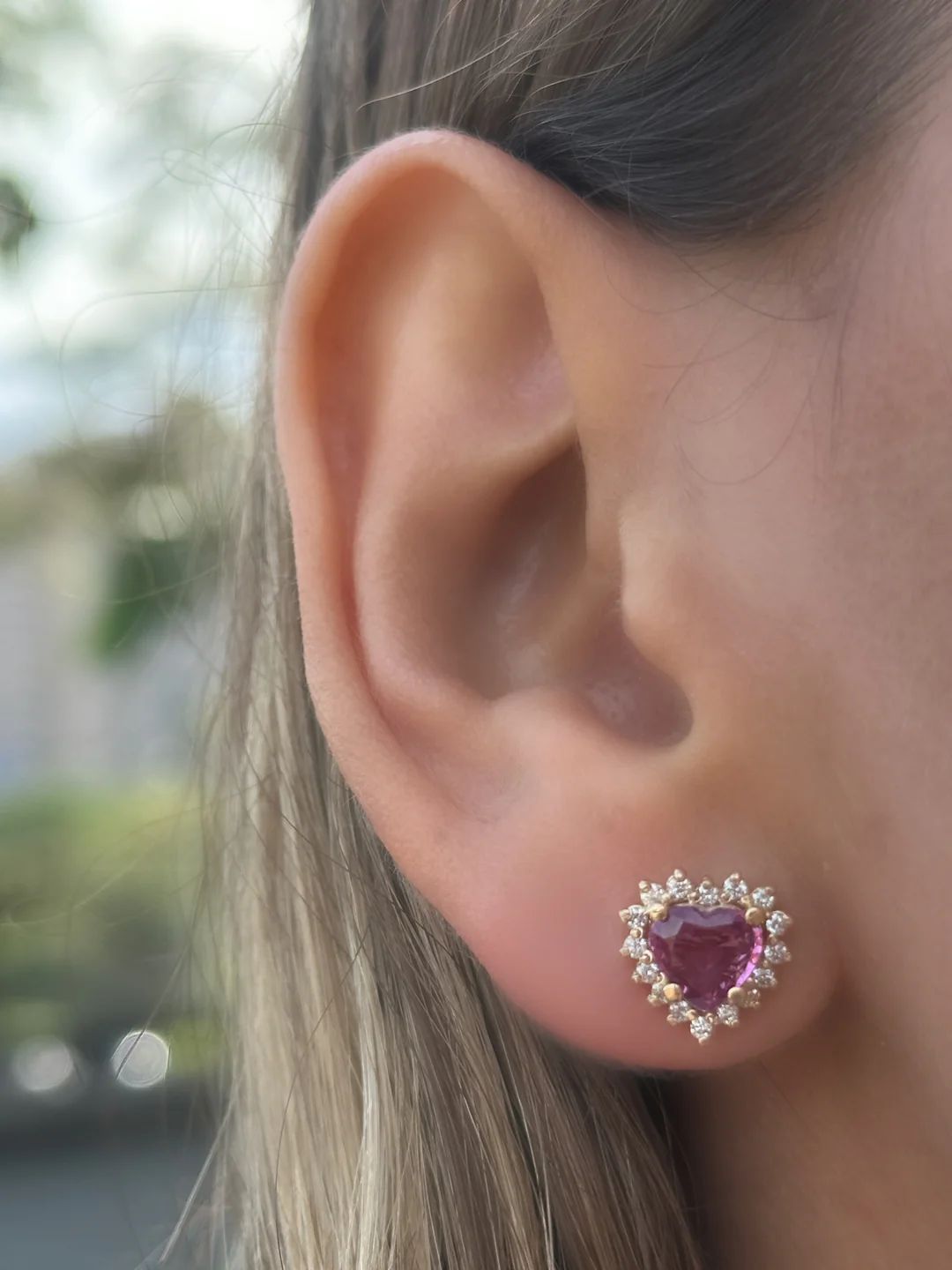 Aretes Camelia corazón 6.5mm zafiro rosado