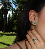 Aretes Esmeralda corazón con halo en diamantes.