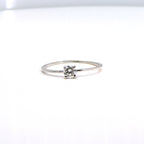 Anillo Solitario con diamante.