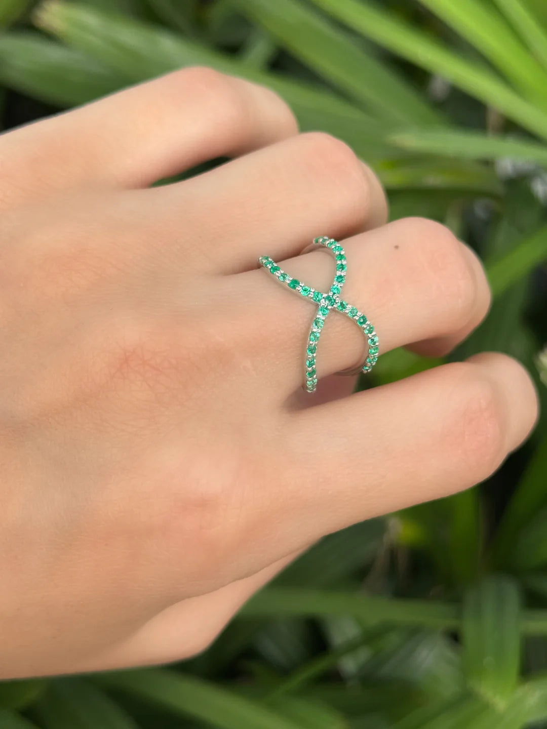 Anillo infinito esmeraldas