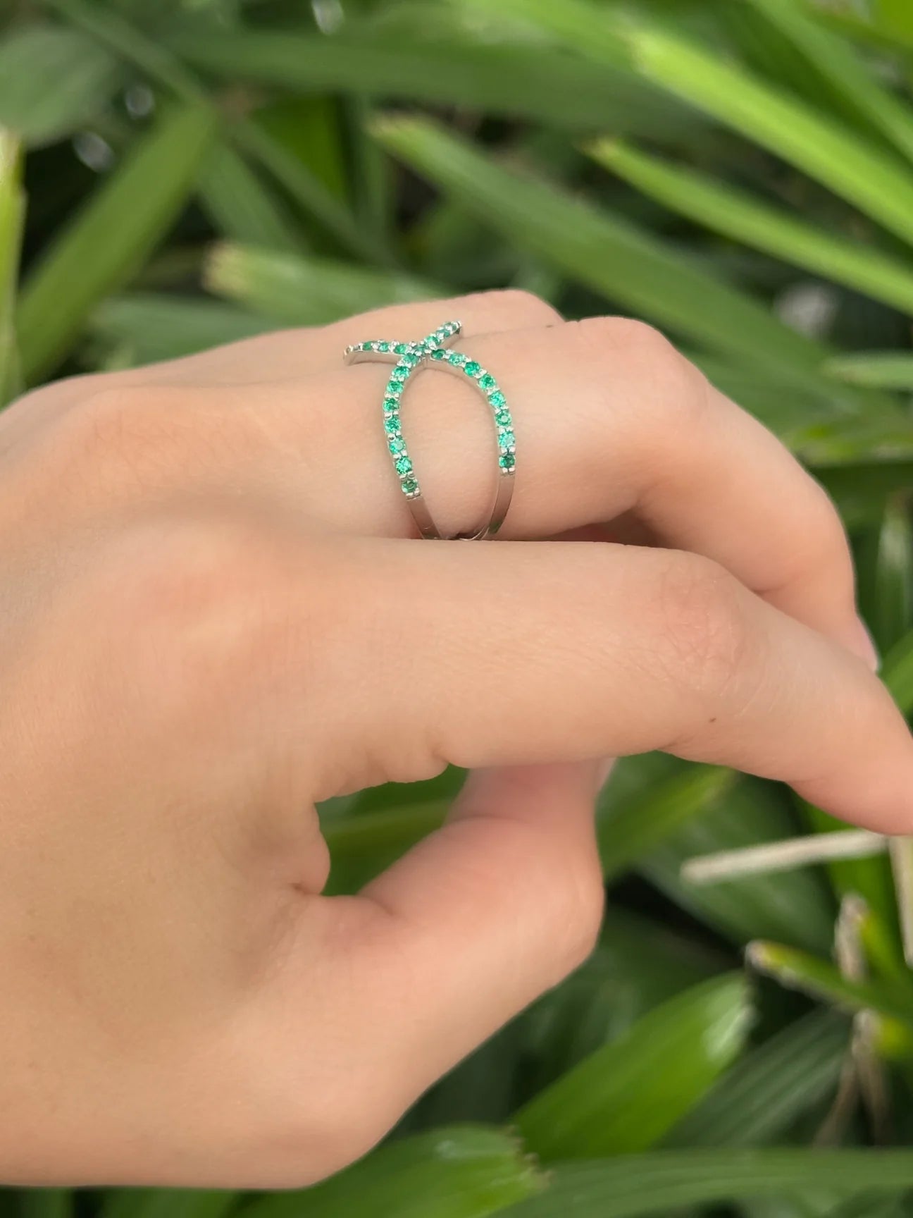 Anillo infinito esmeraldas