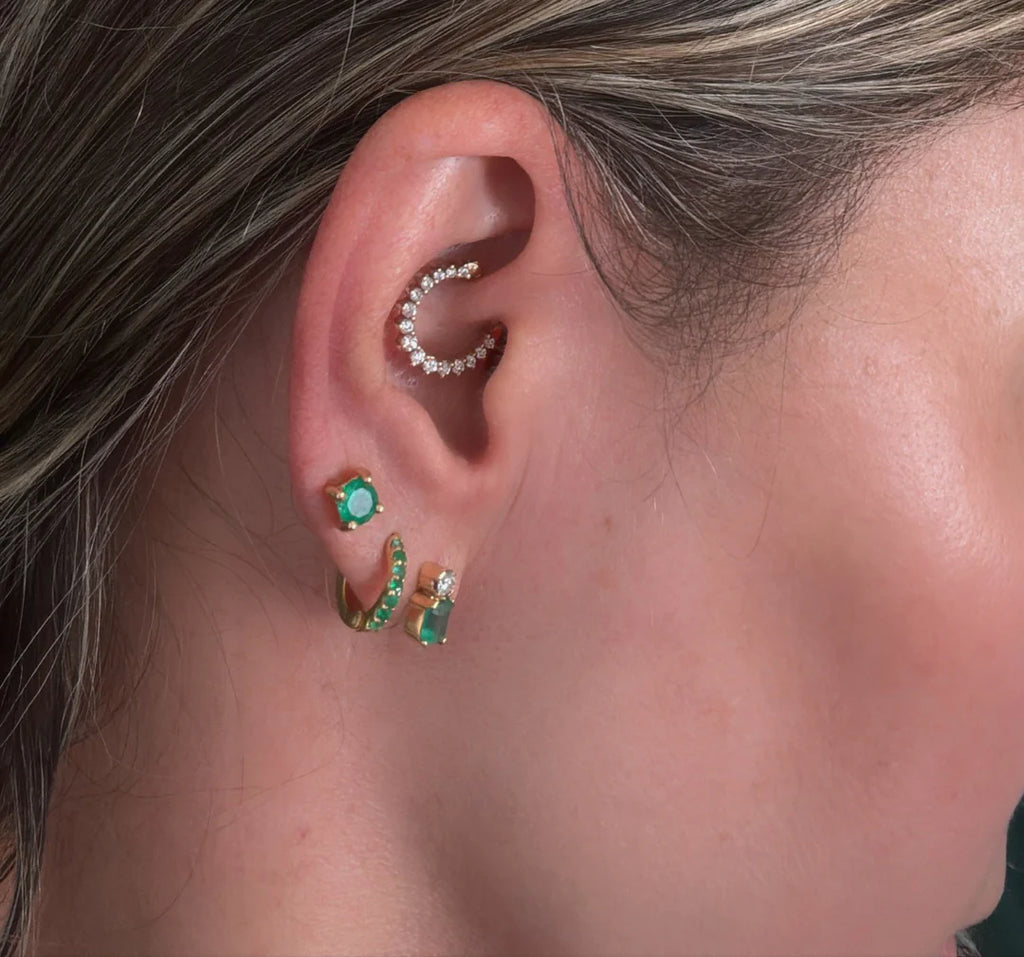 Piercing Daith en diamantes.