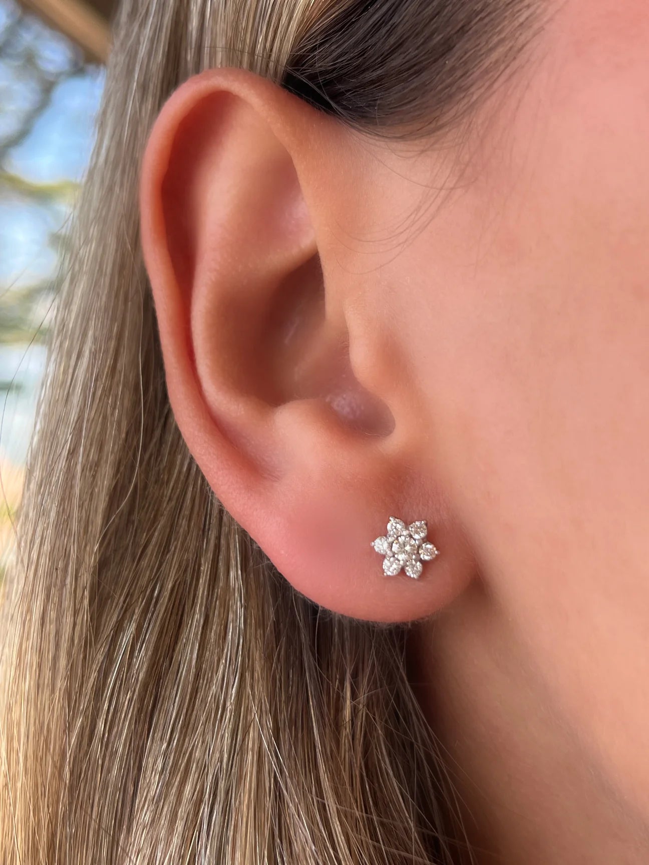 Arete Margaret oro blanco en diamantes.