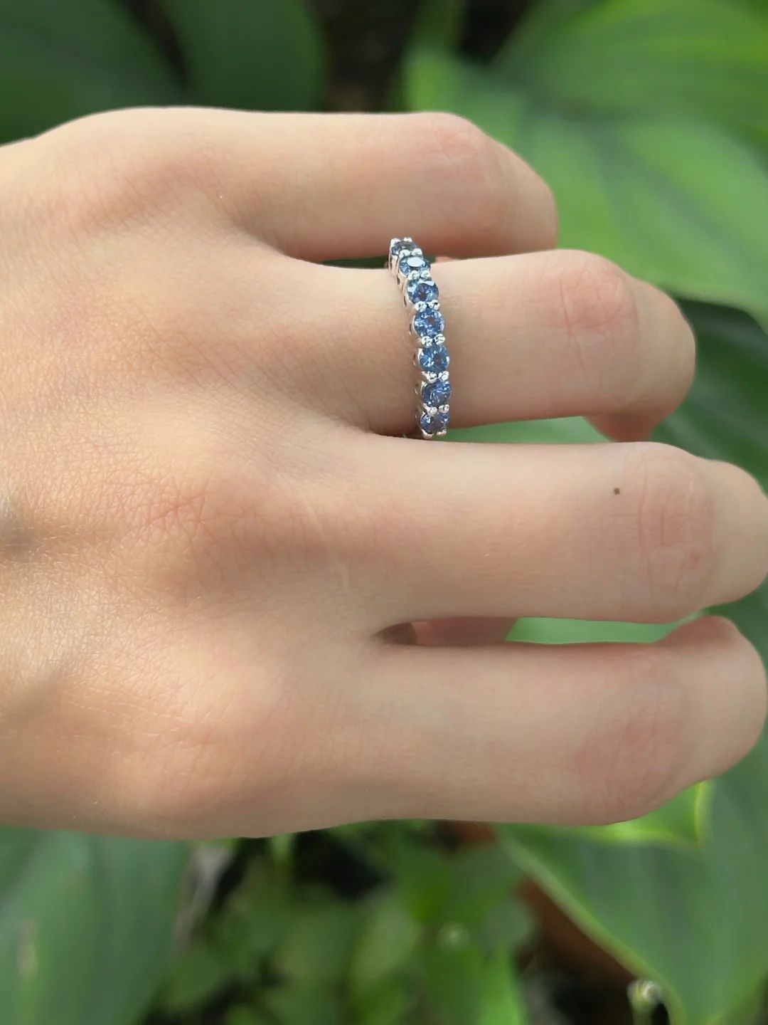 Anillo churumbela zafiros azules 3 mm Oro blanco