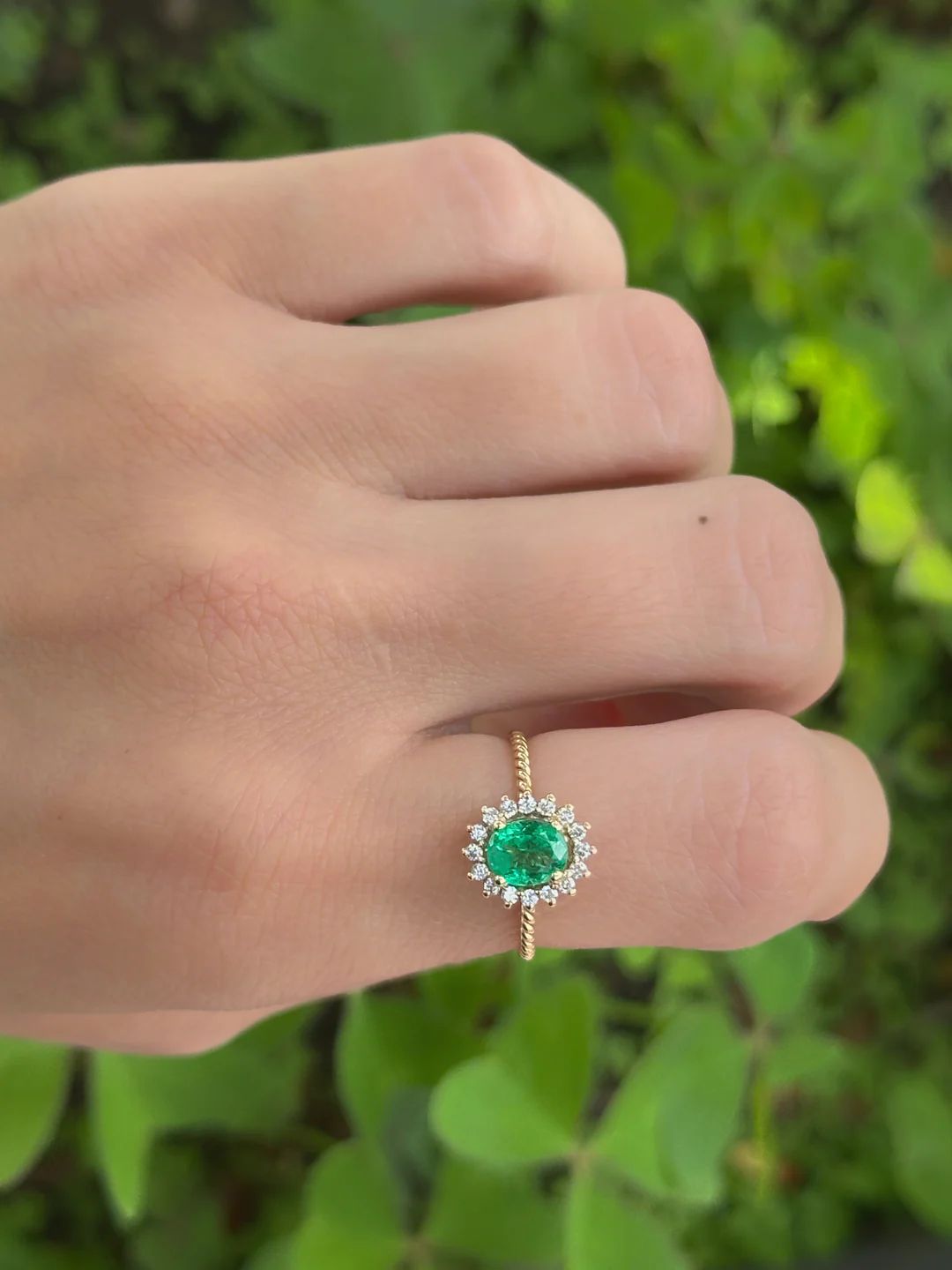 Anillo esmeralda diamantes
