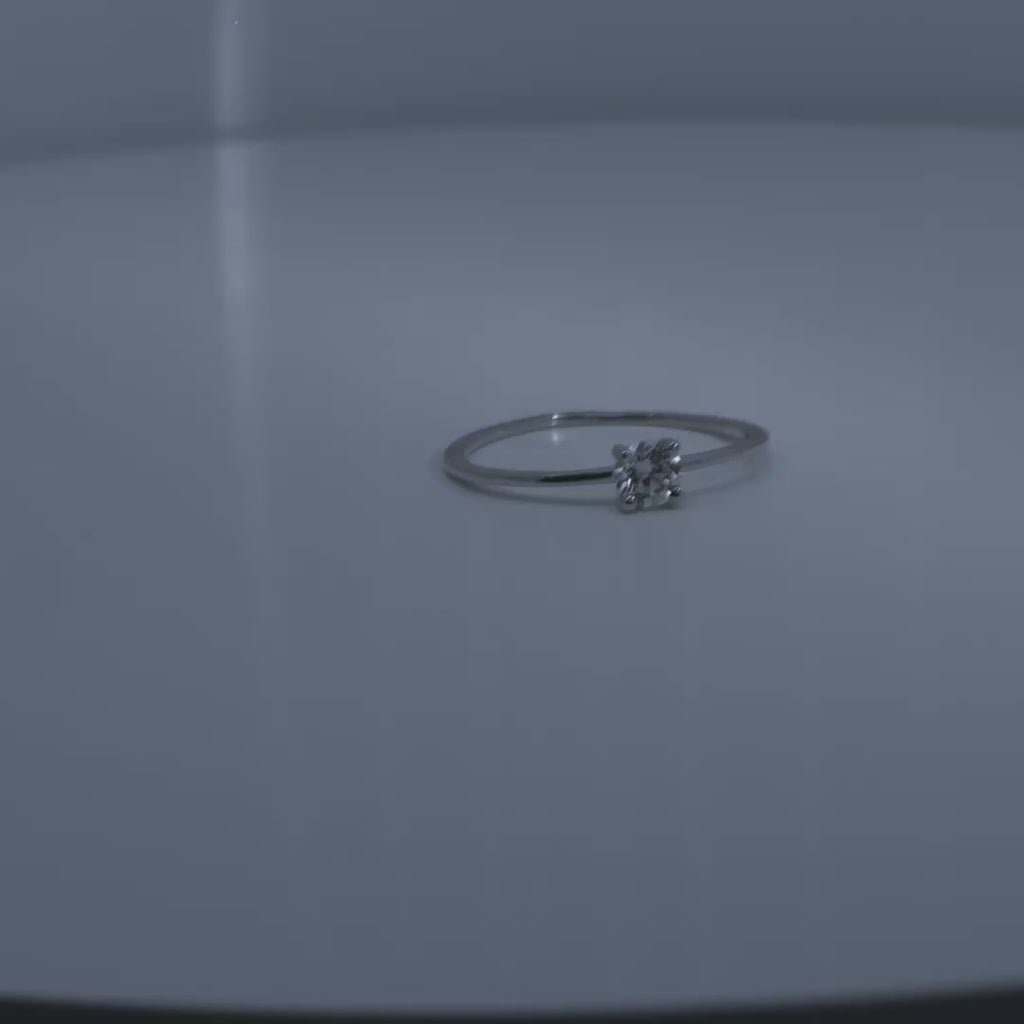 Anillo Solitario con diamante.