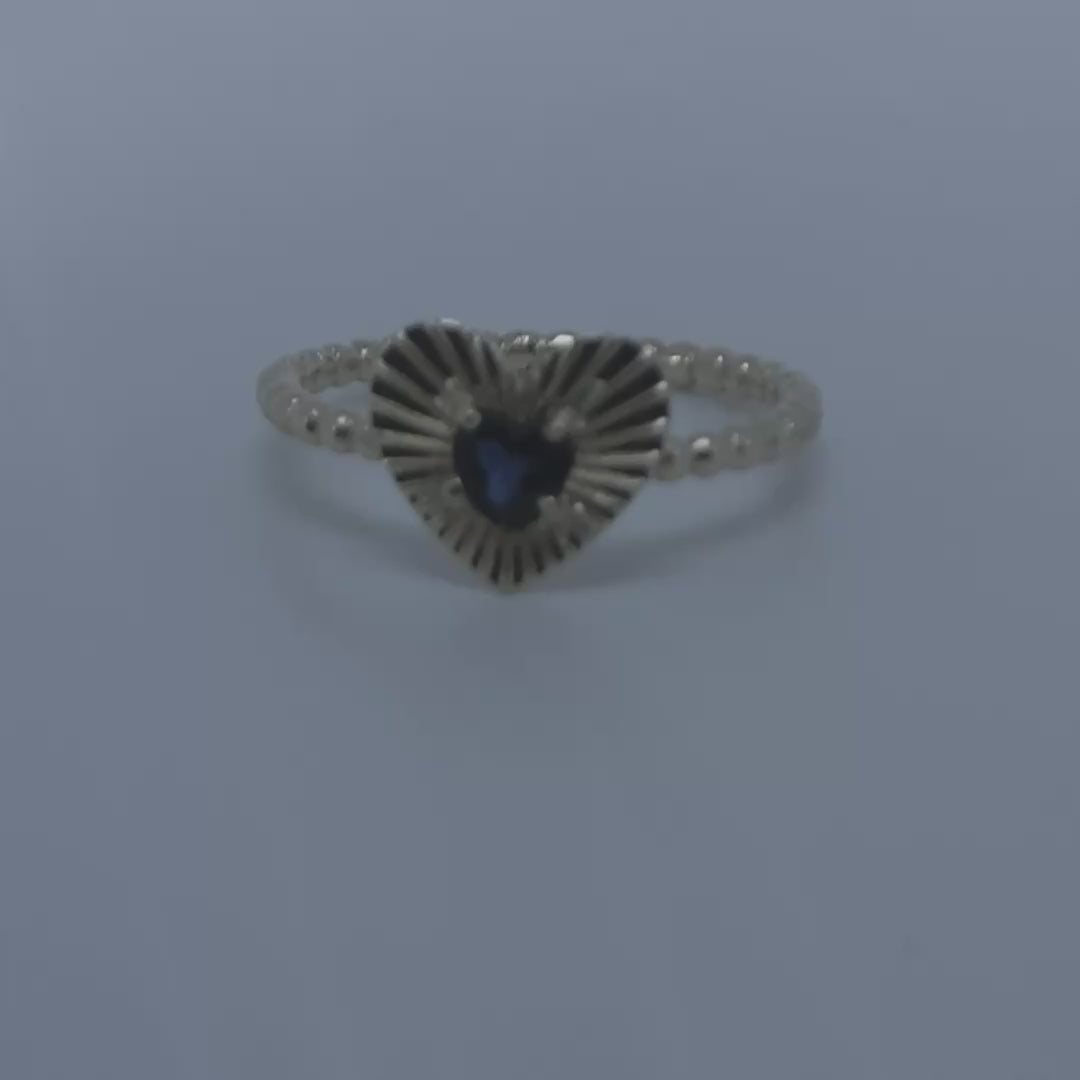 Anillo diamantado y zafiro azul